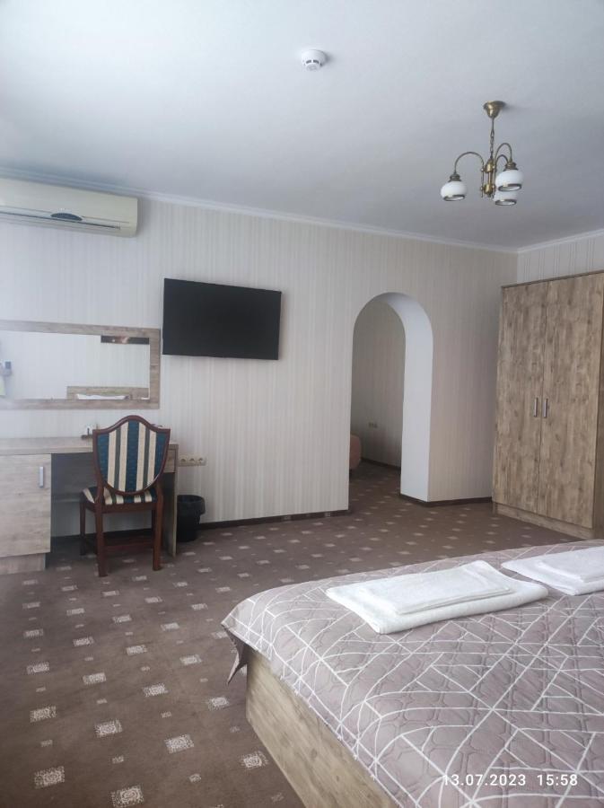 Apart-Hotel 24/7 Kamianets-Podilskyi Exterior foto